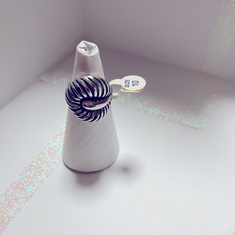 Silver tone Bohemian style ring, brand new, size 10, cut out filigree design.